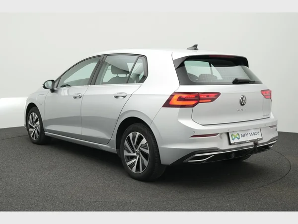 VOLKSWAGEN Golf VIII eHybrid (PHEV) (2021) — foto 13 van 32