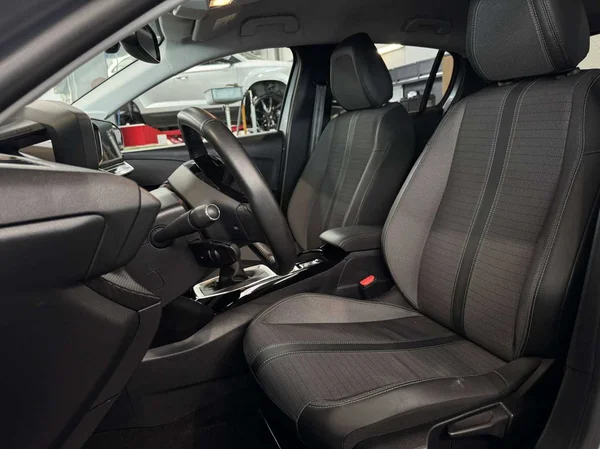 Peugeot 208 (2021) — foto 12 van 15