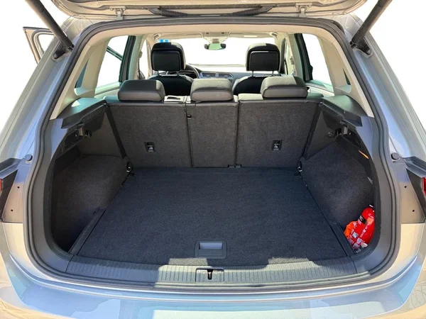 VOLKSWAGEN Tiguan (2018) — foto 9 van 18