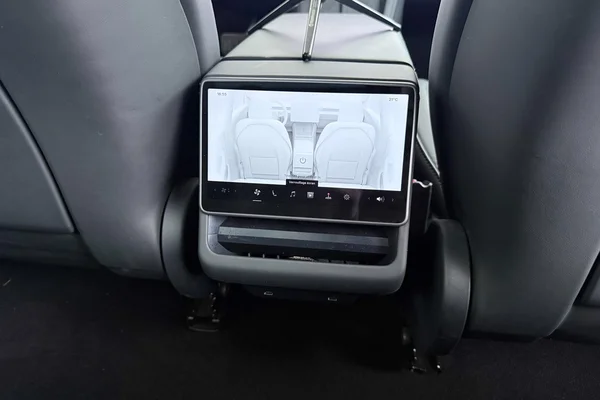 Tesla Model 3 (2025) — foto 8 van 30