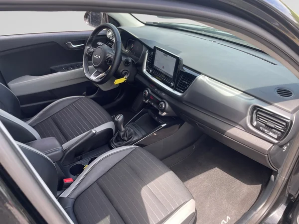 KIA Stonic (2024) — foto 6 van 20