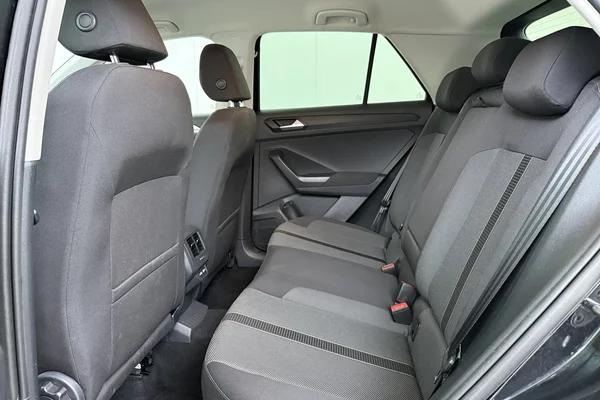 Volkswagen T-Roc (2023) — foto 18 van 19