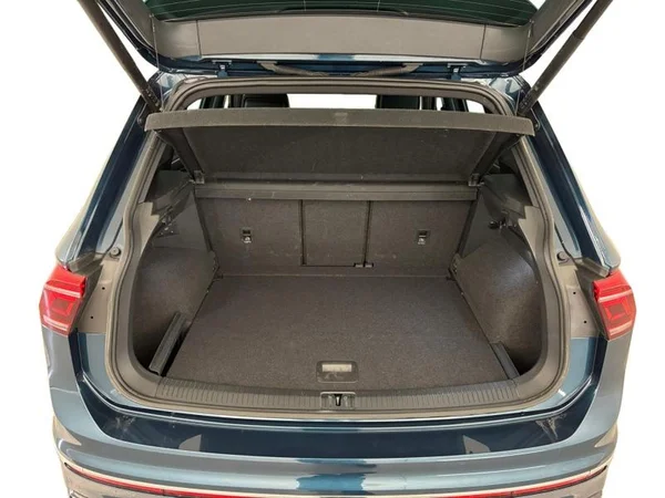 VOLKSWAGEN Tiguan (2023) — foto 9 van 17