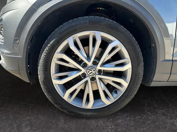 VOLKSWAGEN T-Roc (2018) — foto 4 van 34