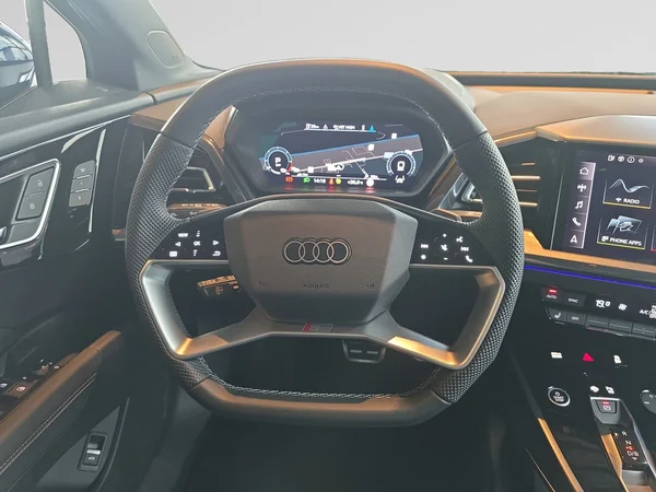 AUDI Q4 Sportback e-tron (2024) — foto 13 van 21