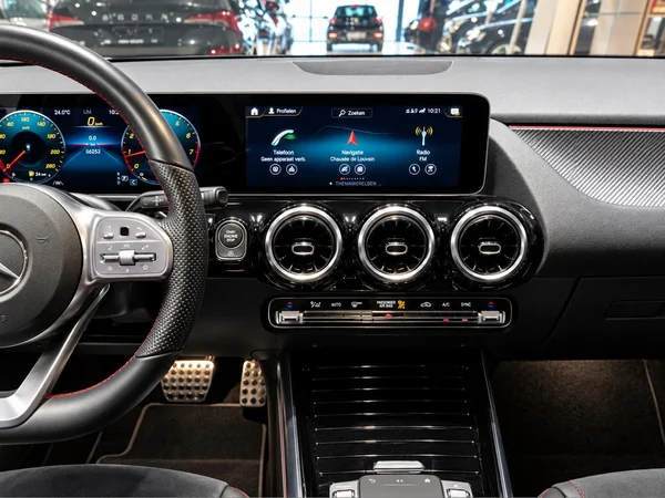 MERCEDES-BENZ B-Class (W247) (2019) — foto 4 van 22