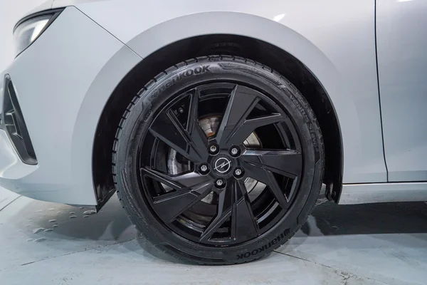 Opel Astra (2023) — foto 2 van 61