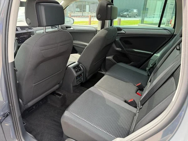VOLKSWAGEN Tiguan (2021) — foto 9 van 29