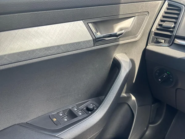 SKODA Karoq Dsl (2023) — foto 2 van 19
