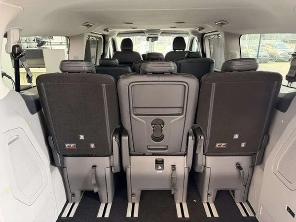 Ford Tourneo Custom — foto 23 van 24