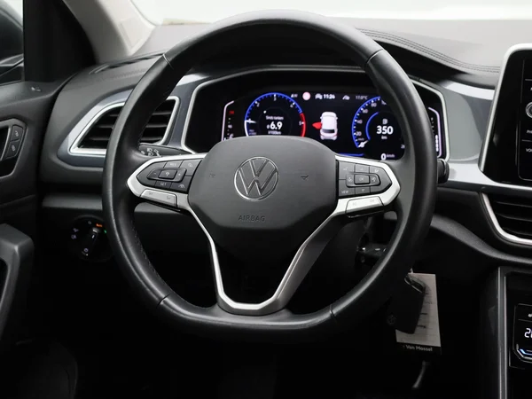 Volkswagen T-Roc (2024) — foto 3 van 39