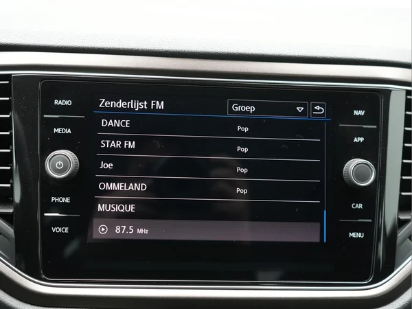 VOLKSWAGEN T-Roc (2019) — foto 13 van 25
