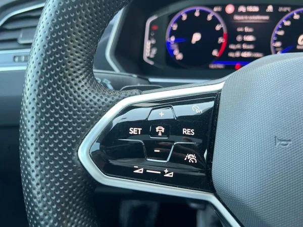 VOLKSWAGEN Tiguan (2022) — foto 10 van 29