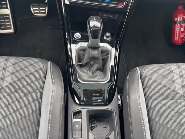 VOLKSWAGEN T-Roc (2024) — foto 3 van 23