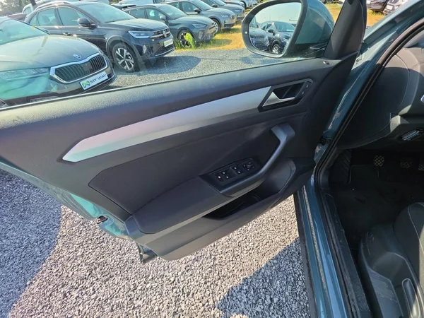 VOLKSWAGEN T-Roc (2023) — foto 7 van 24