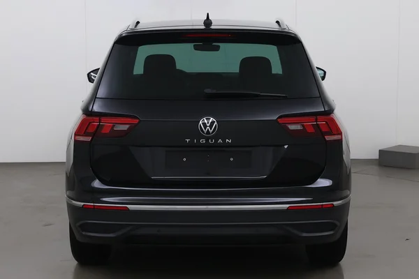 Volkswagen Tiguan (2021) — foto 12 van 17