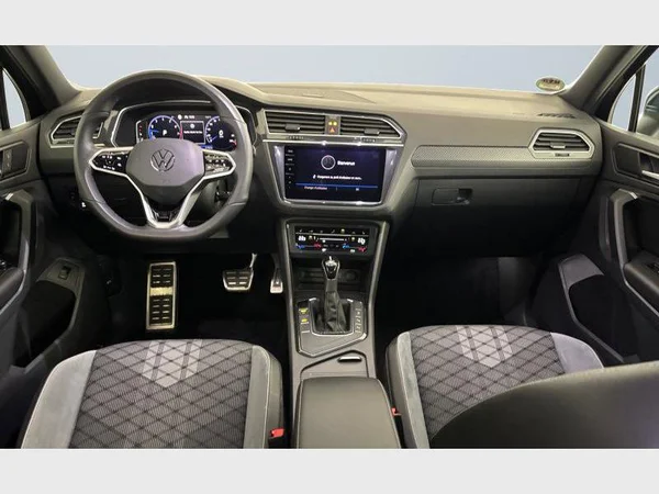 Volkswagen Tiguan (2021) — foto 2 van 31