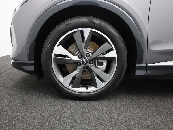 AUDI Q4 e-tron (2025) — foto 15 van 25