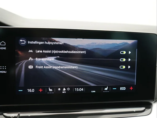 SKODA Octavia SW PHEV (2021) — foto 22 van 30