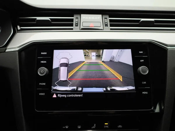 Volkswagen Passat (2021) — foto 20 van 36