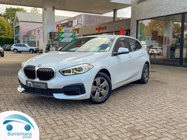 BMW 116 (2023) — foto 17 van 44