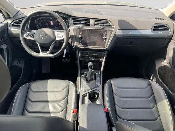 VOLKSWAGEN Tiguan (2022) — foto 2 van 23