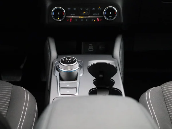 Ford Kuga (2022) — foto 2 van 38