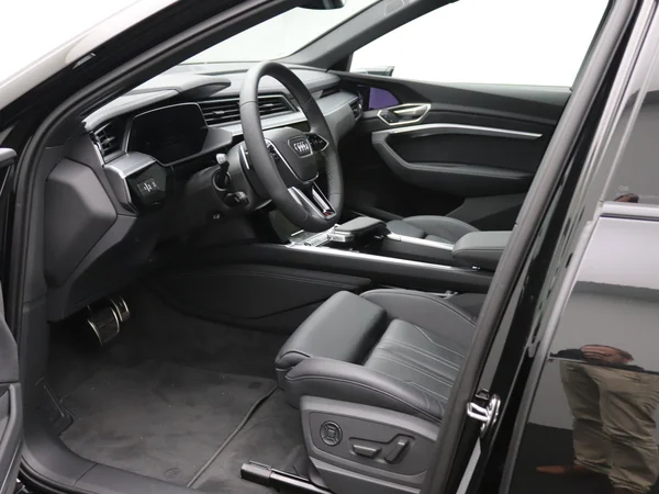 AUDI Q8 e-tron (2024) — foto 6 van 32