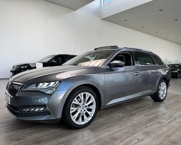 Skoda Superb (2022) — foto 23 van 30