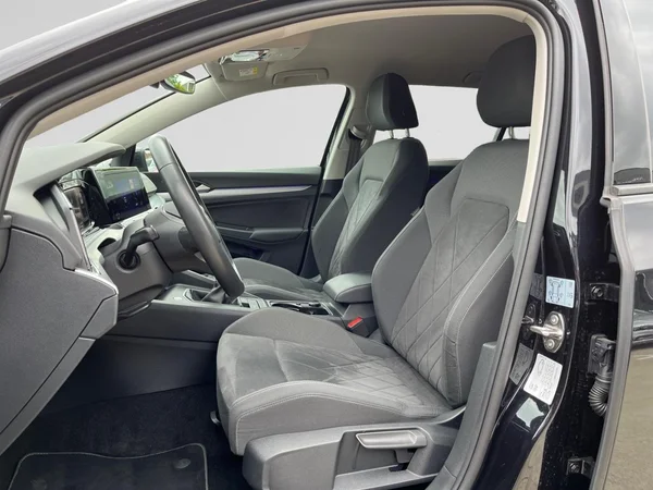 VOLKSWAGEN Golf VIII SW (2025) — foto 18 van 22