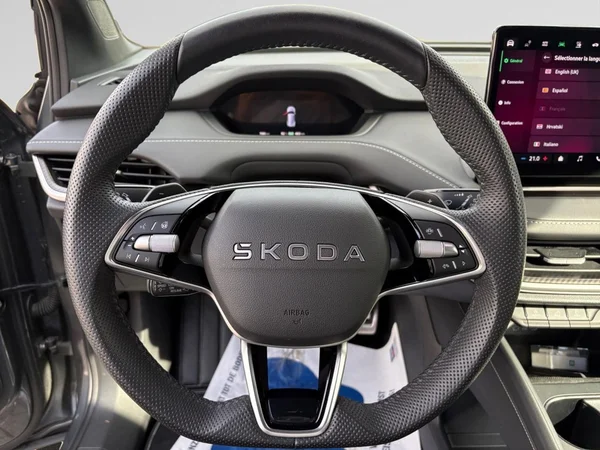 SKODA Enyaq (2025) — foto 2 van 22