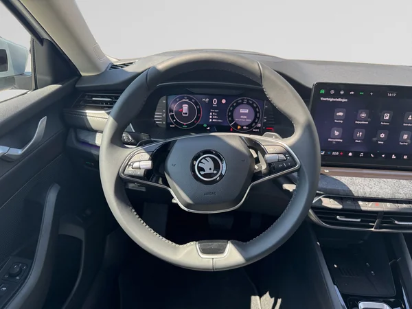 SKODA Octavia Combi (2025) — foto 4 van 24