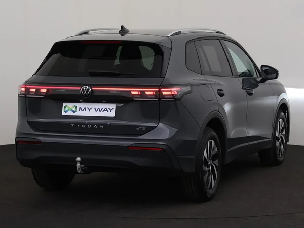 VOLKSWAGEN Tiguan (2025) — foto 9 van 18