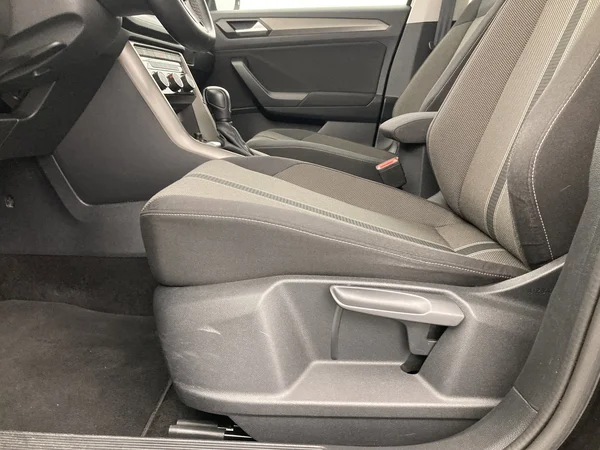 VOLKSWAGEN T-Roc (2021) — foto 28 van 36