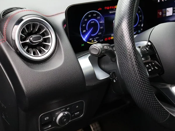 Mercedes-Benz EQB (2025) — foto 4 van 32
