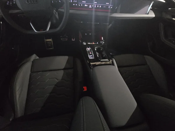 AUDI A6 Avant e-tron (2026) — foto 2 van 24