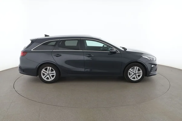 Kia cee'd (2019) — foto 13 van 16