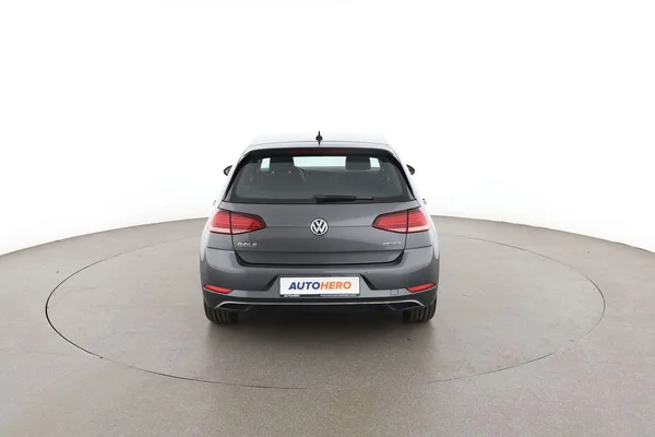 Volkswagen Golf (2018) — foto 11 van 16