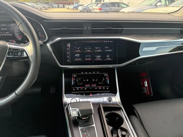 AUDI A6 Avant (2019) — foto 2 van 24