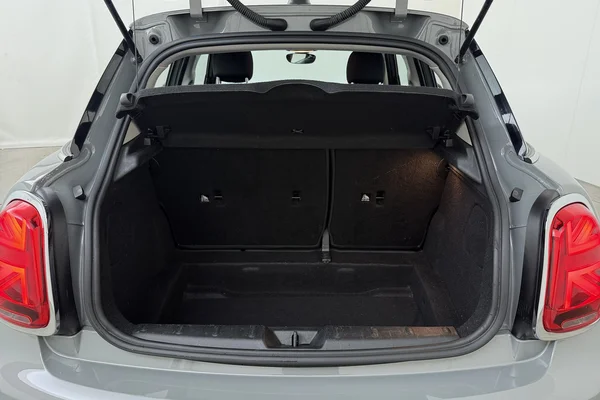 Mini 5 Doors (F55 LCI II) (2021) — foto 12 van 16