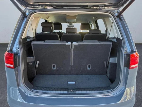 VOLKSWAGEN Touran (2023) — foto 5 van 23
