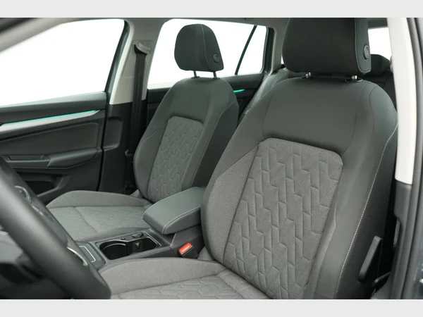 VOLKSWAGEN Golf VIII SW (2025) — foto 18 van 29