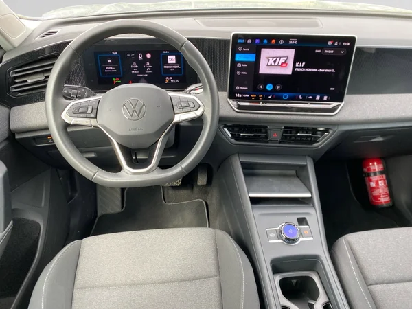 VOLKSWAGEN Tiguan (2024) — foto 7 van 16