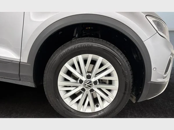 Volkswagen T-Roc (2023) — foto 26 van 27