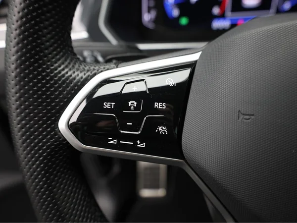 VOLKSWAGEN Tiguan (2021) — foto 6 van 23