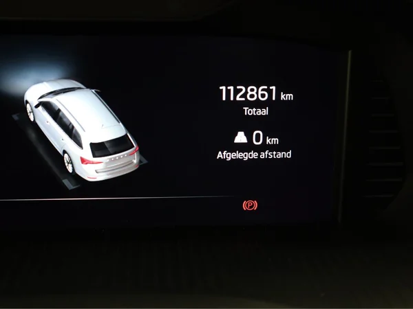 SKODA Octavia Combi PHEV (2022) — foto 9 van 23
