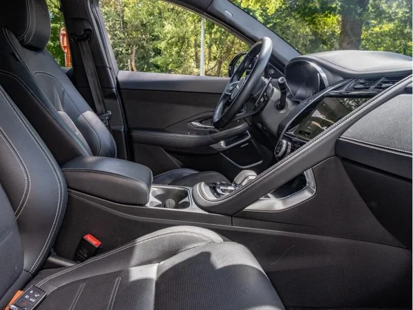 Jaguar E-PACE (2023) — foto 18 van 29