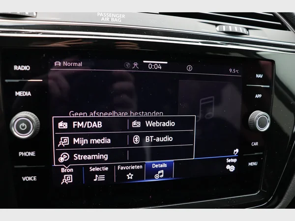 VOLKSWAGEN Touran (2023) — foto 6 van 28