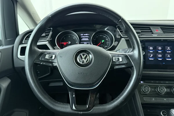 Volkswagen Touran (2020) — foto 2 van 31
