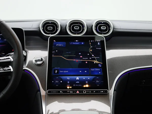Mercedes-Benz GLC (2025) — foto 48 van 48